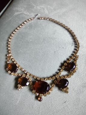 Elegant Gold-Tone Necklace with Yellow And Amber Rhinestone